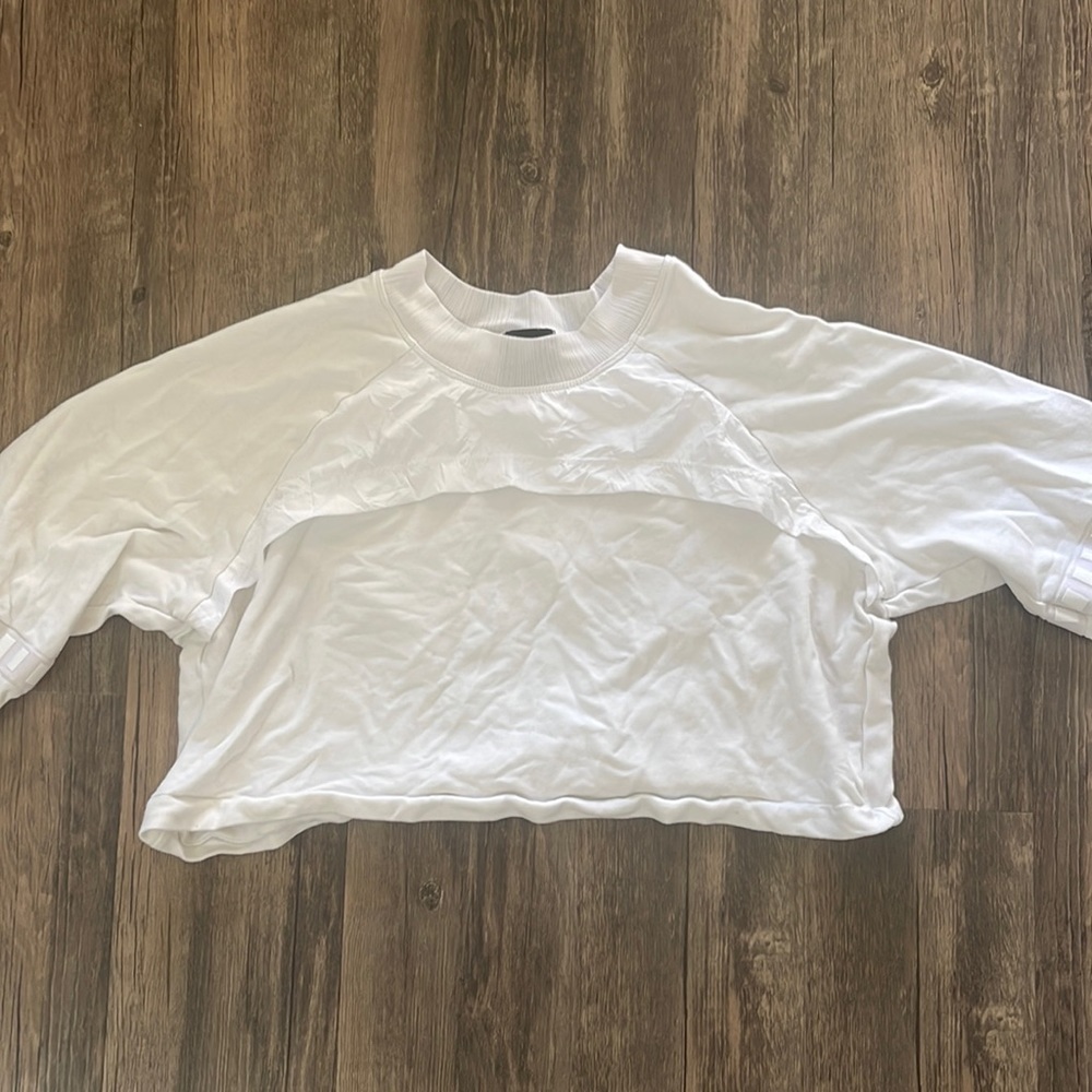 White long sleeve crop top